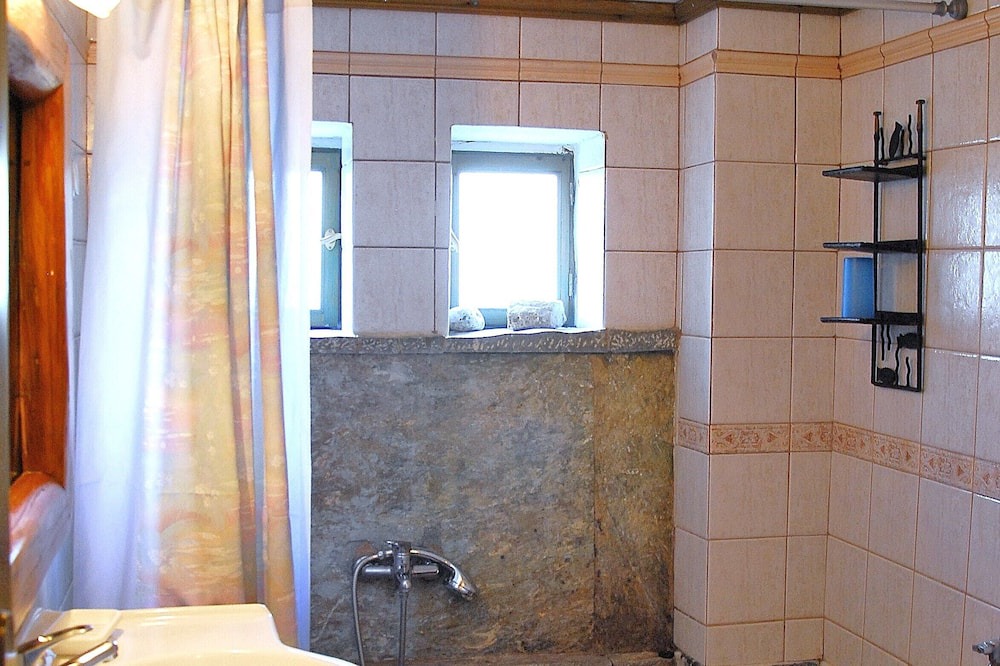 Photo of Bathroom in Prina