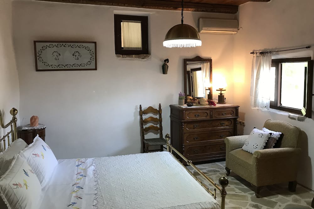 Photo of Bedroom in Minoa Pediada