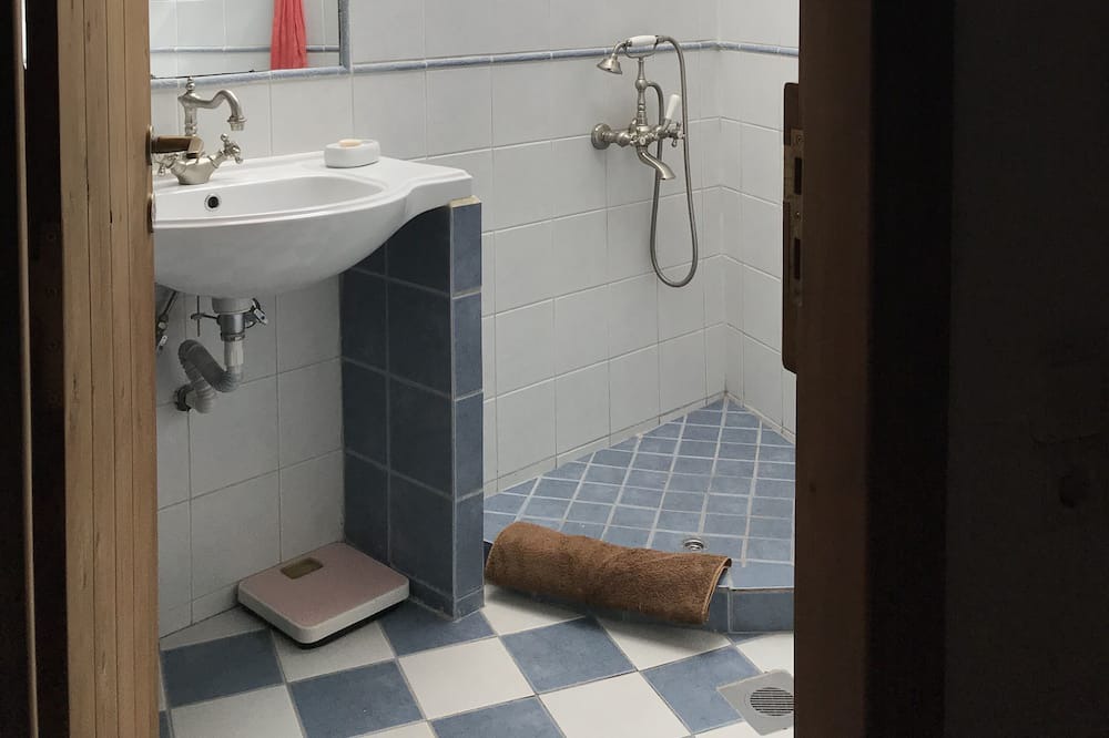 Photo of Bathroom in Minoa Pediada