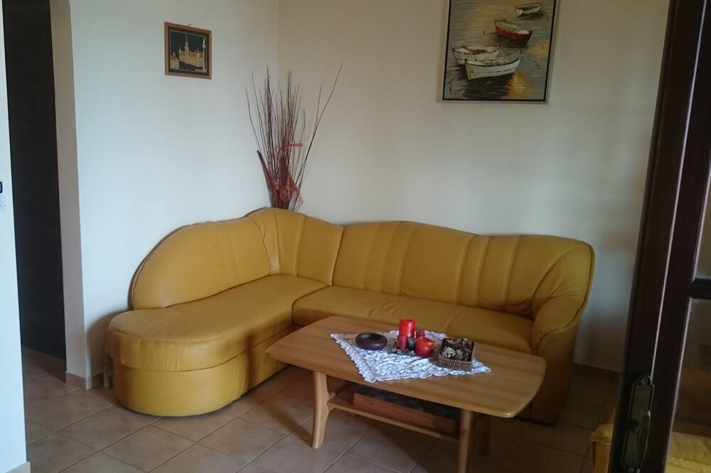 Photo of Livingroom in Pella Region