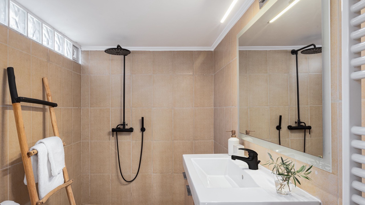 Photo of Bathroom in Alimos