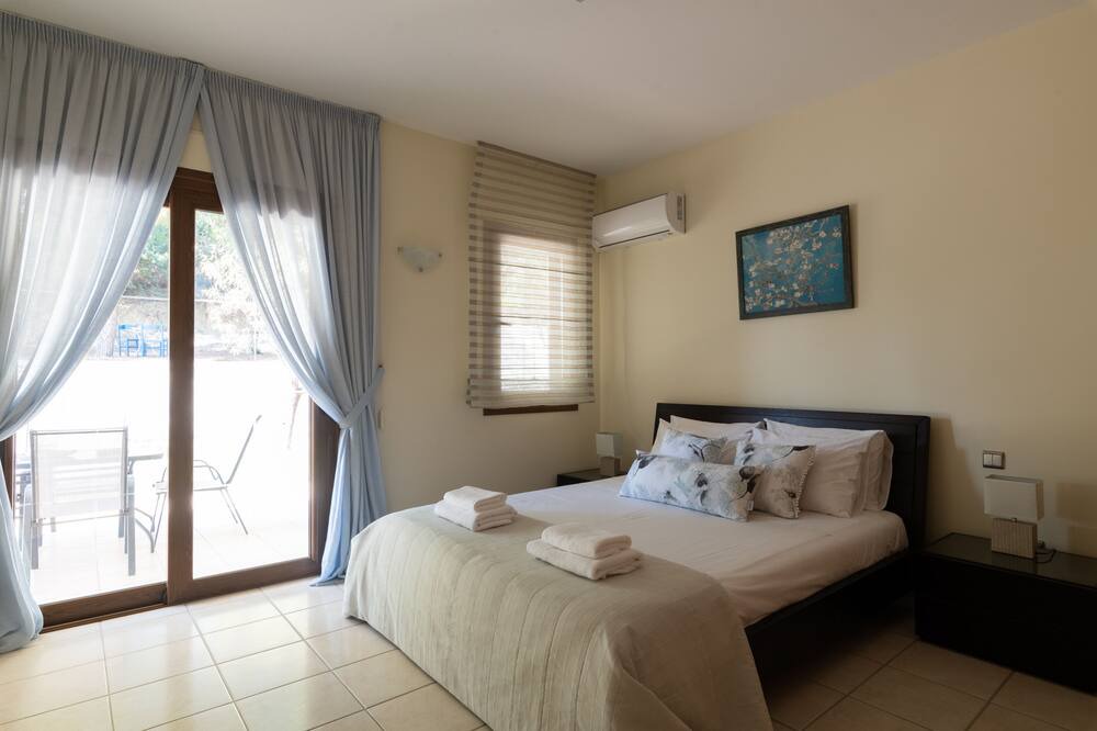 Photo of Bedroom in Asgourou