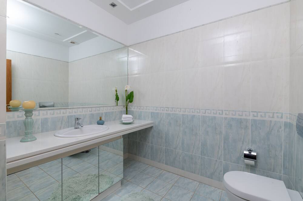 Photo of Bathroom in Asgourou