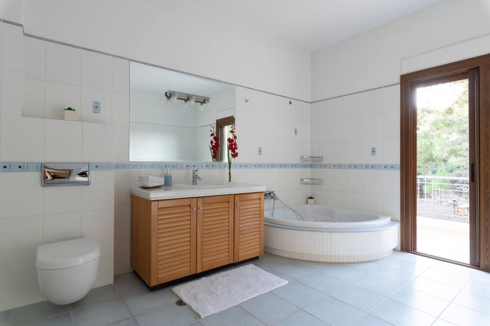 Photo of Bathroom in Asgourou