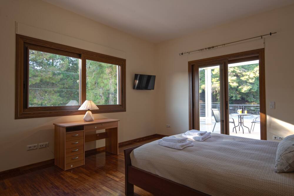 Photo of Bedroom in Asgourou