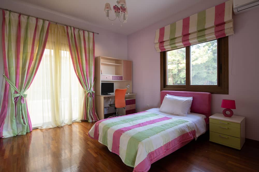 Photo of Bedroom in Asgourou