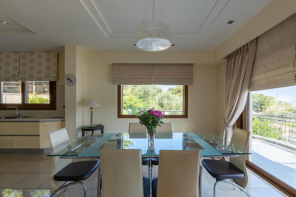 Photo of Livingroom in Asgourou
