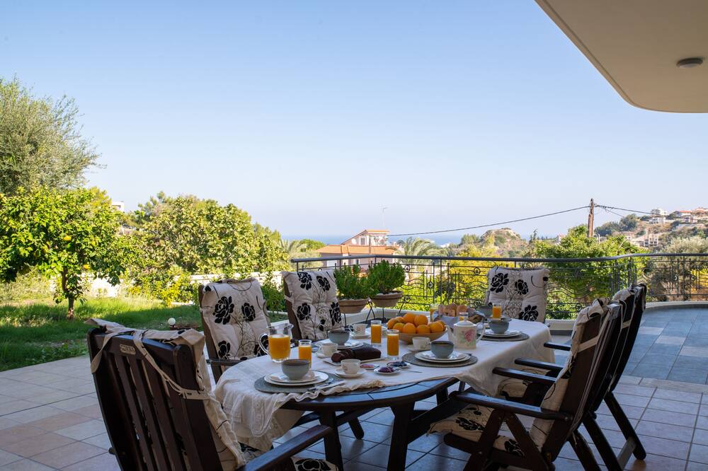 Photo of Patio Balcony in Asgourou