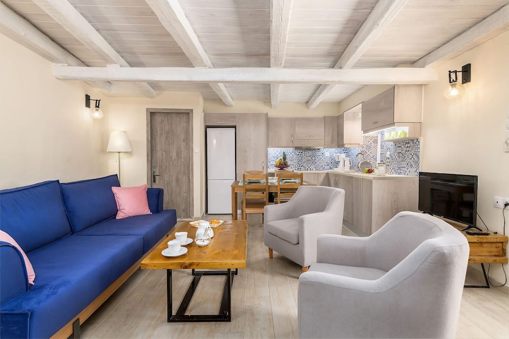 Photo of Livingroom in Plouti