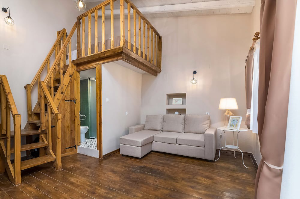 Photo of Livingroom in Plouti