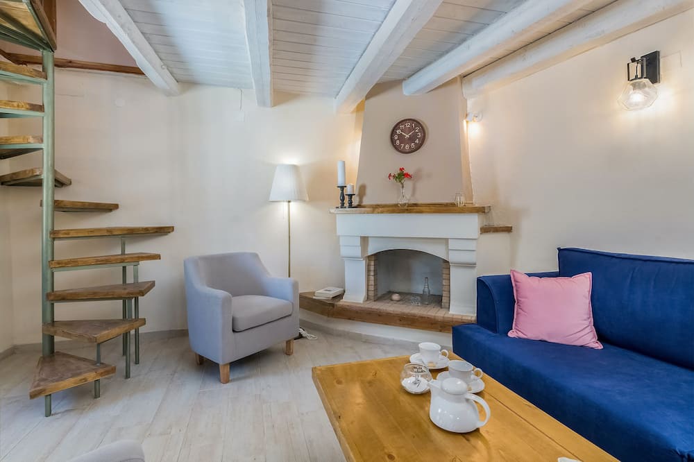 Photo of Livingroom in Plouti