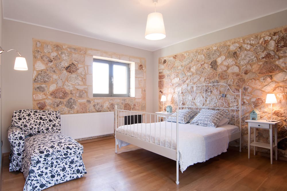 Photo of Bedroom in Dhrakata