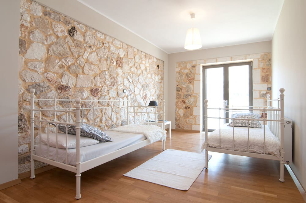 Photo of Bedroom in Dhrakata