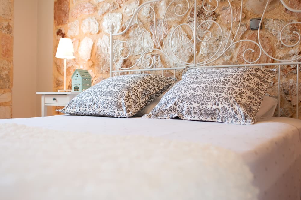 Photo of Bedroom in Dhrakata