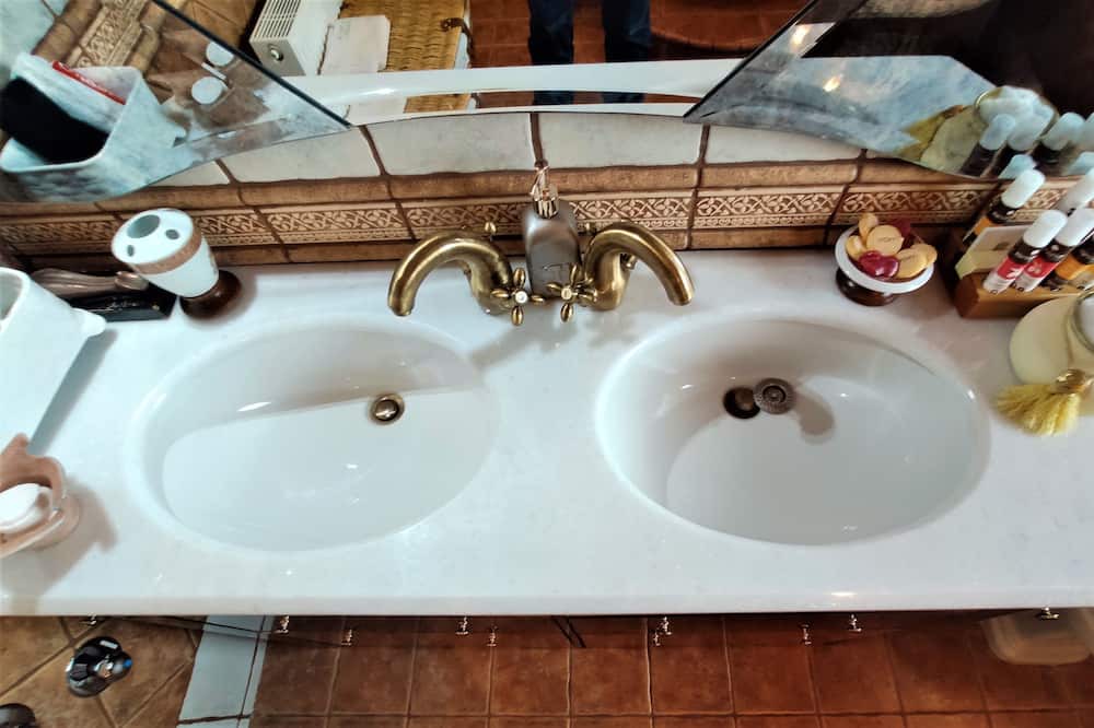 Photo of Bathroom in Zakas