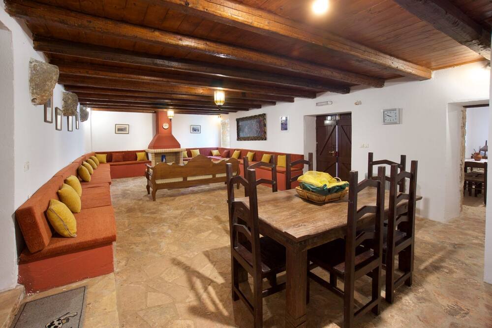 Photo of Livingroom in Mazarakata