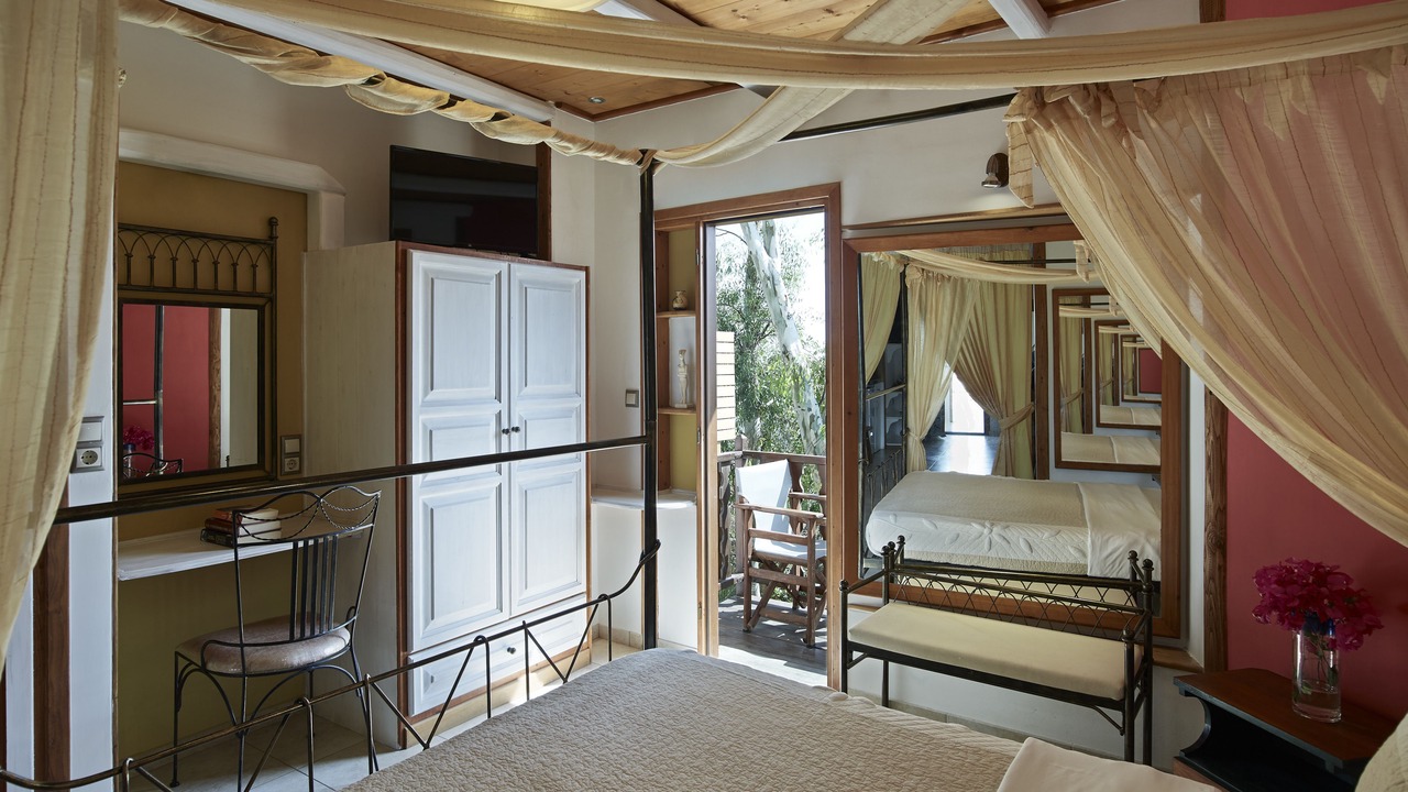 Photo of Bedroom in Folegandros Town