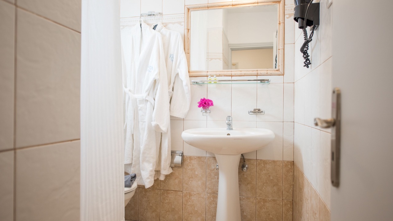 Photo of Bathroom in Perissa
