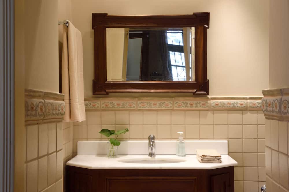 Photo of Bathroom in Papigo