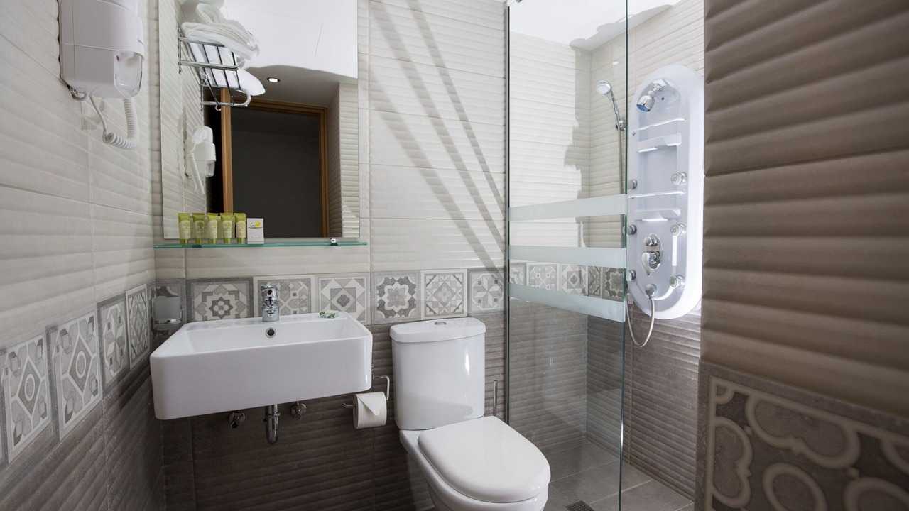 Photo of Bathroom in Sarakiniko