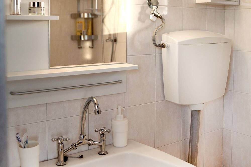 Photo of Bathroom in East Mani