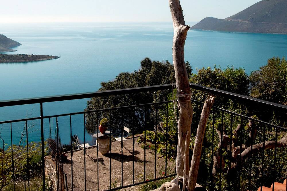 Photo of Patio Balcony in East Mani