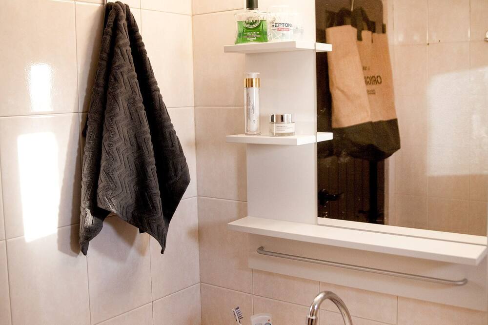 Photo of Bathroom in East Mani