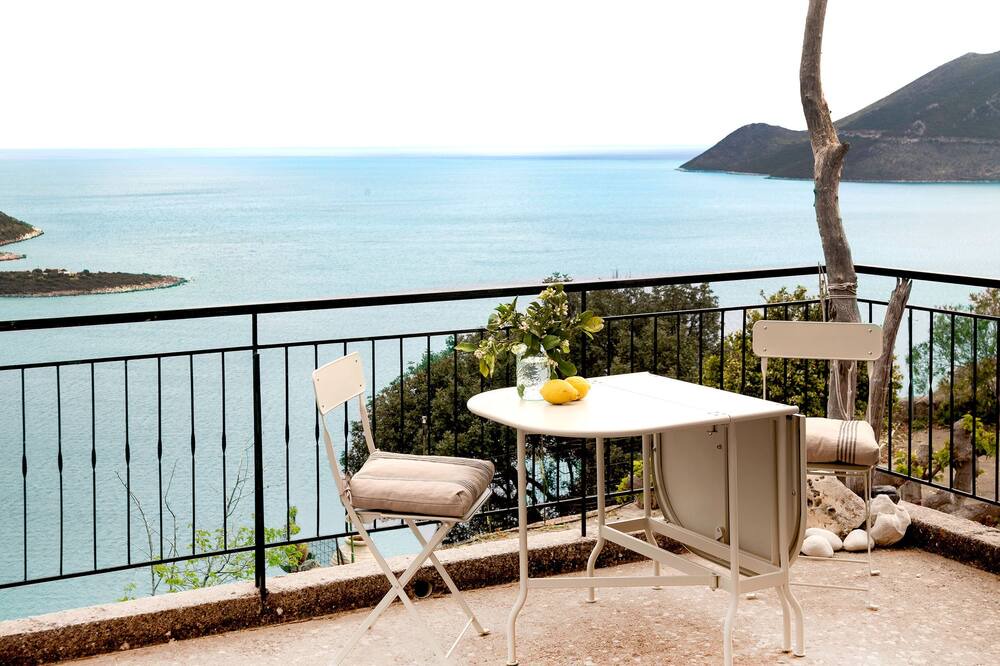 Photo of Patio Balcony in East Mani