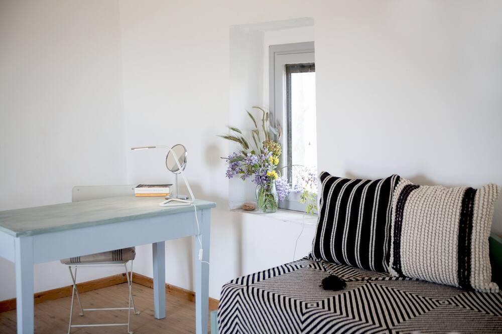 Photo of Livingroom in East Mani