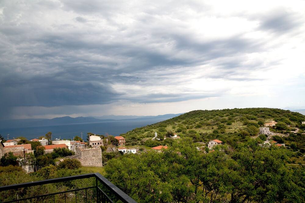 Photo of Patio Balcony in East Mani