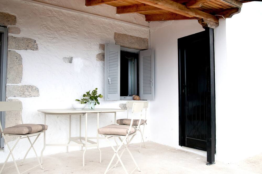 Photo of Patio Balcony in East Mani