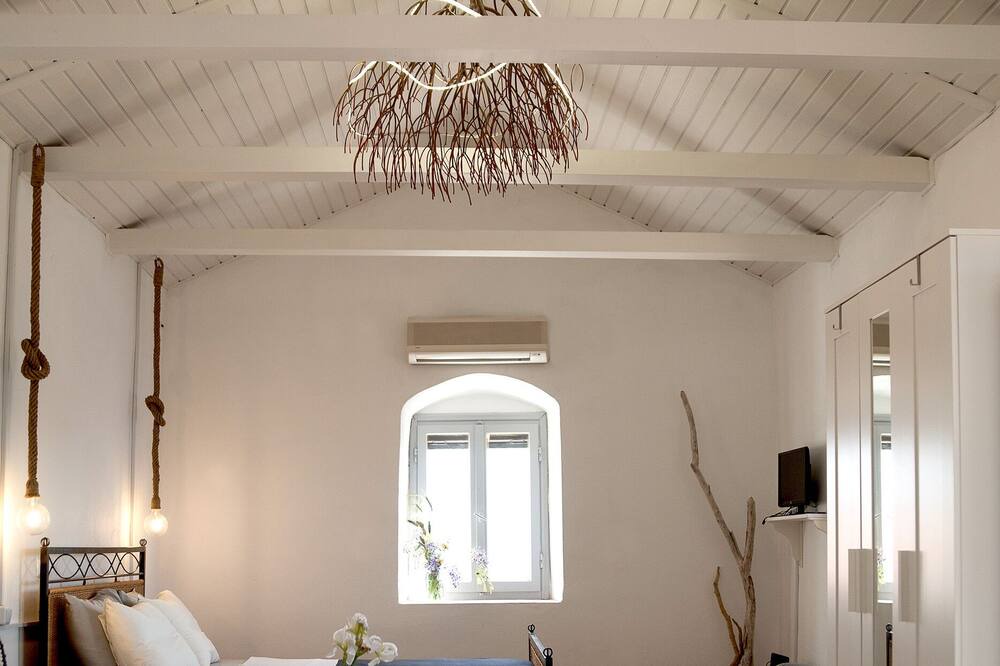 Photo of Bedroom in East Mani