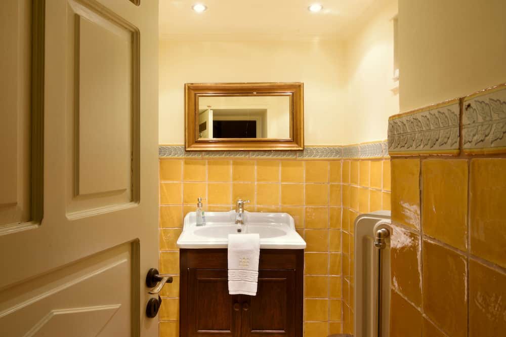 Photo of Bathroom in Papigo
