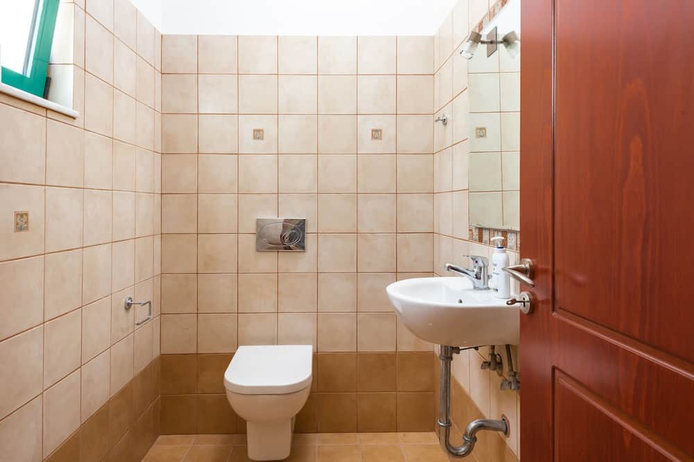Photo of Bathroom in Salakos