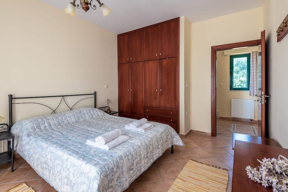 Photo of Bedroom in Salakos