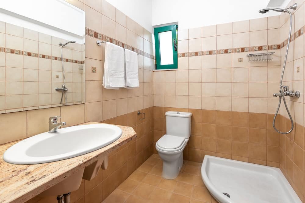 Photo of Bathroom in Salakos