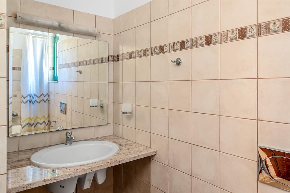 Photo of Bathroom in Salakos