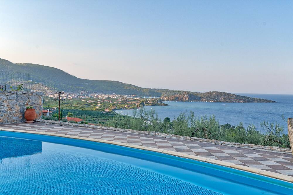 Photo of Outdoor in Melissopetra