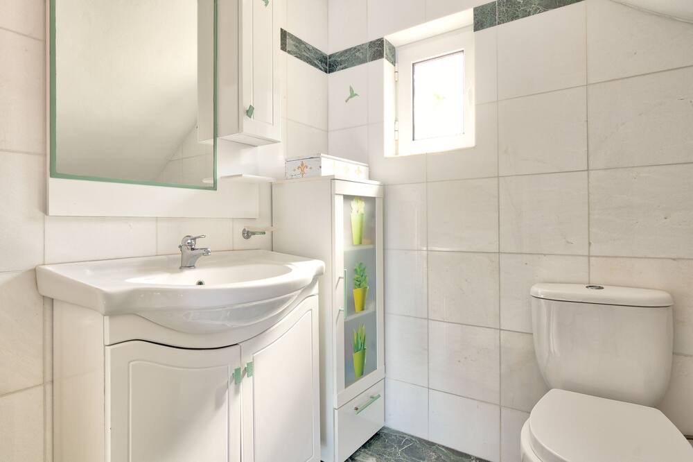 Photo of Bathroom in Melissopetra