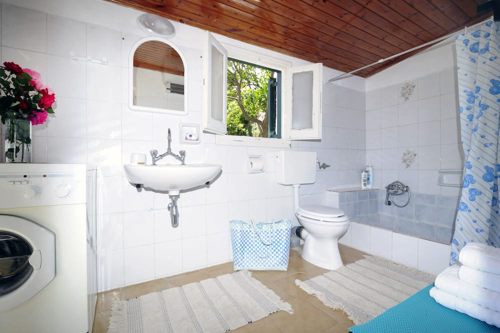 Photo of Bathroom in Antipernoi