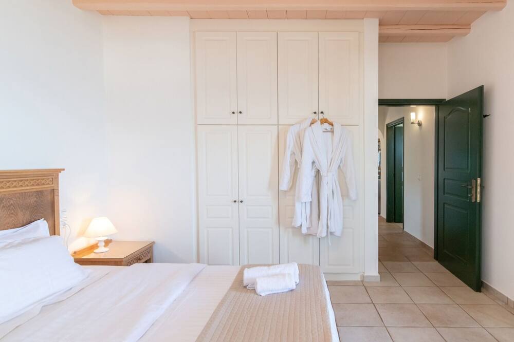 Photo of Bedroom in Exomvourgo