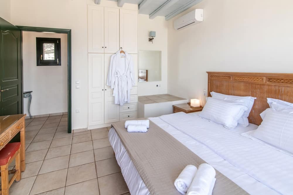 Photo of Bedroom in Exomvourgo