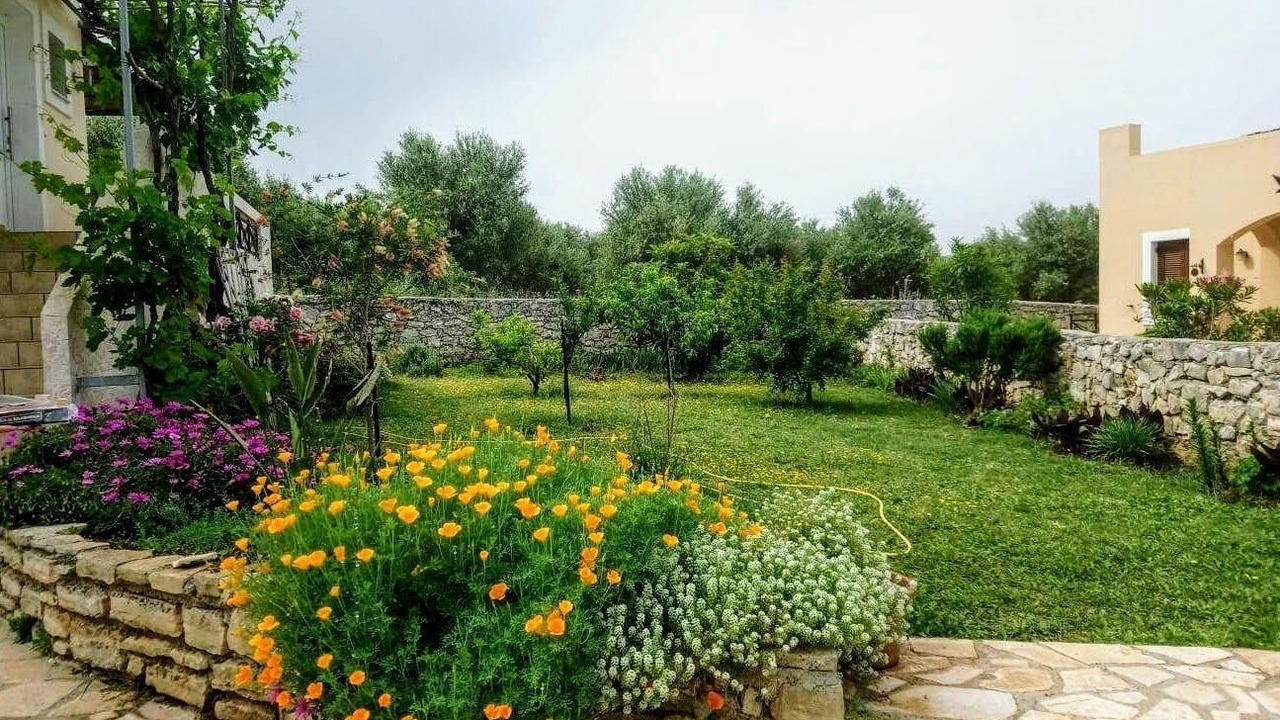 Photo of Outdoor in Monopari