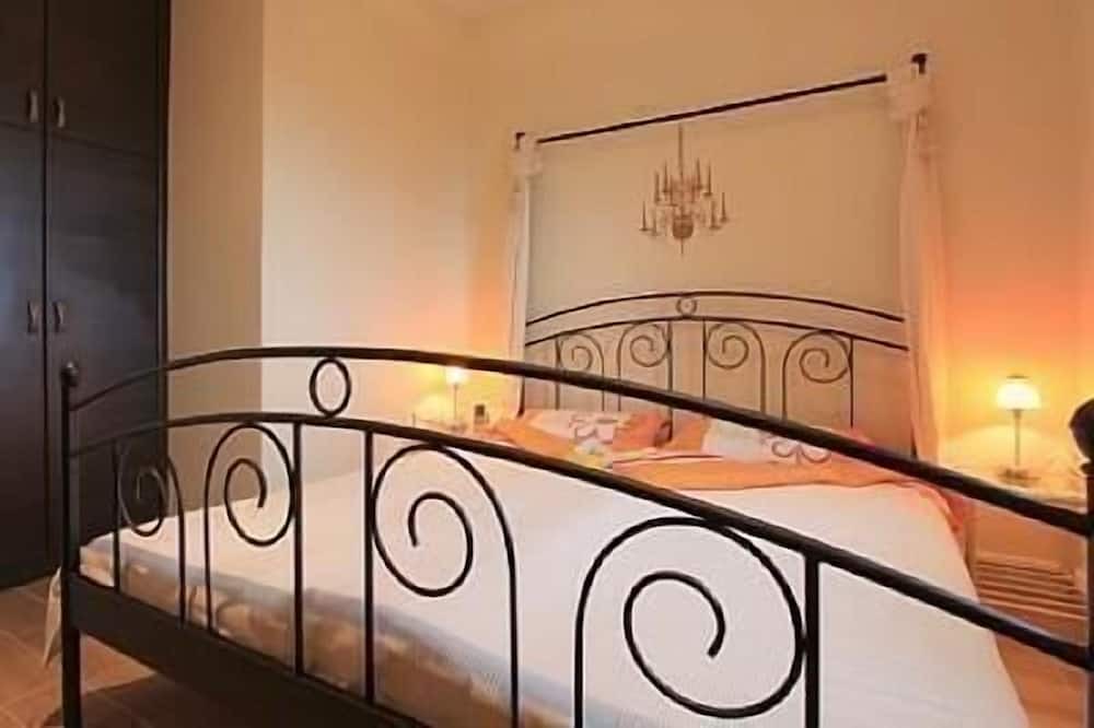 Photo of Bedroom in Apolpaina