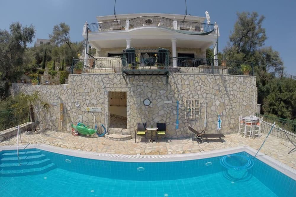 Photo of Outdoor in Apolpaina