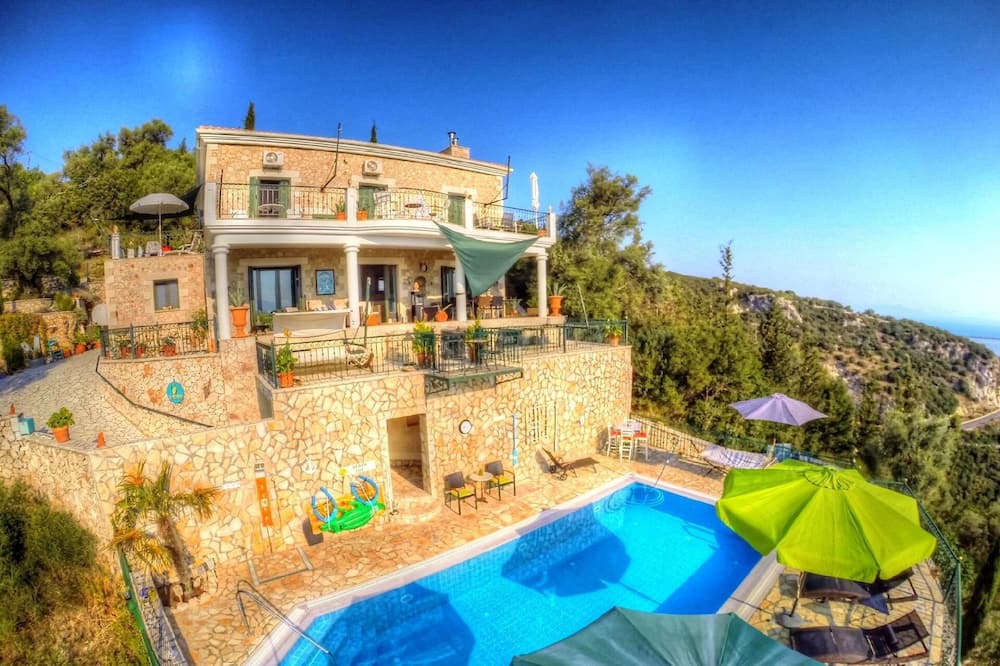 Photo of Outdoor in Apolpaina