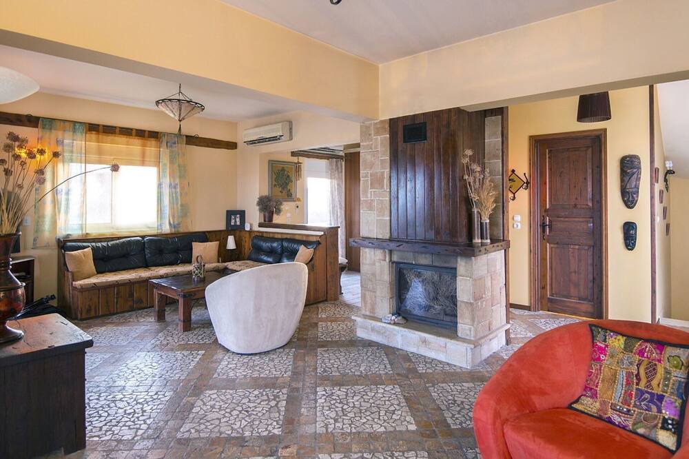 Photo of Bedroom in Lahania