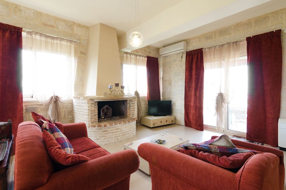 Photo of Livingroom in Skalani