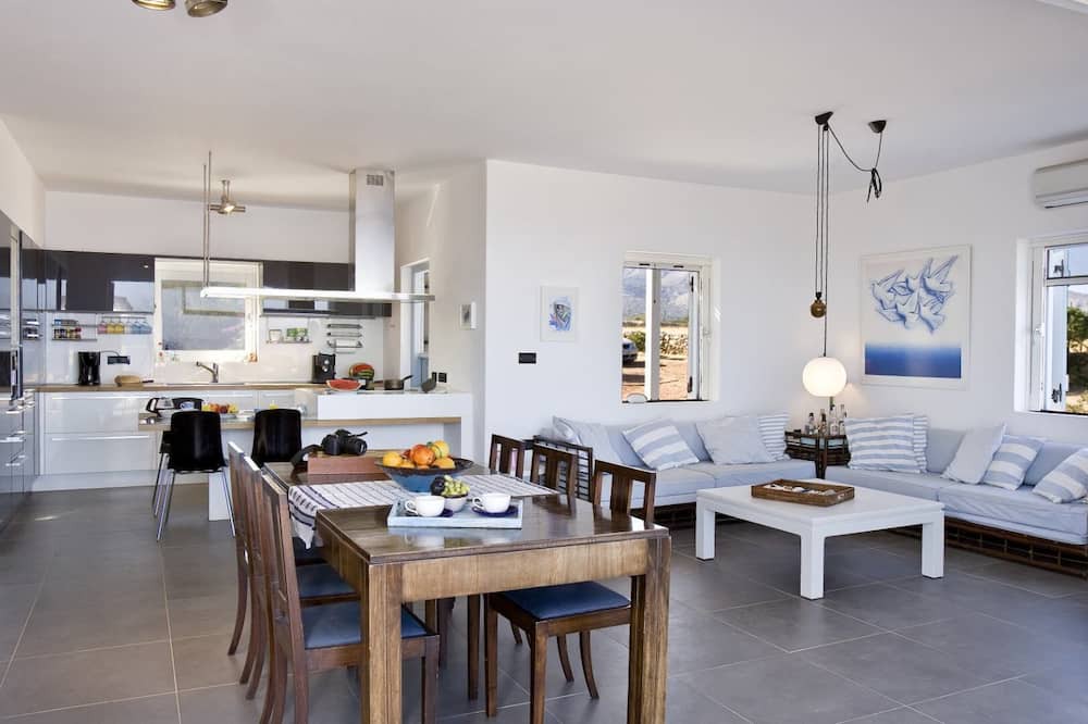 Photo of Livingroom in Moutsouna