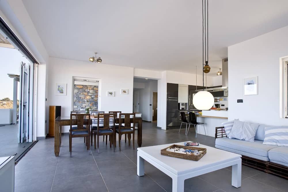 Photo of Livingroom in Moutsouna